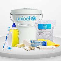 Fotografía de kit de higiene y potabilización de agua para emergencias	