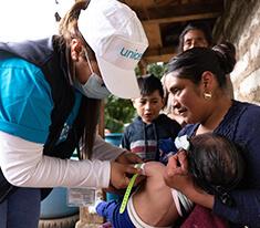 UNICEF Colombia - Niño cinta de medición nutrición - Dona Ahora