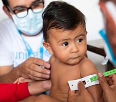 UNICEF Colombia - Niño cinta de medición nutrición - Dona Ahora
