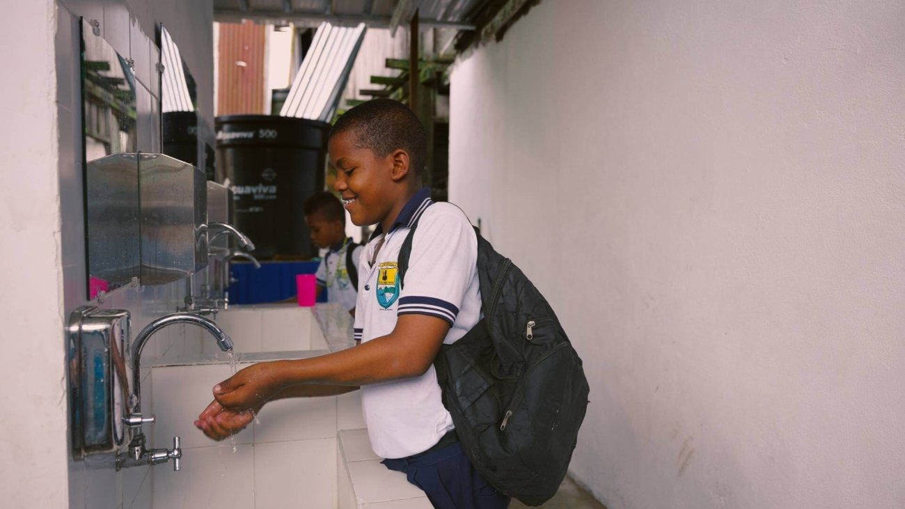 niño_con_manos_limpias