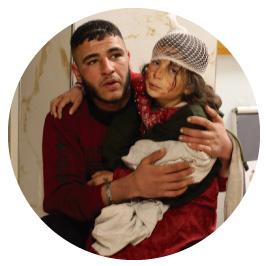 Padre con su hija lastimados