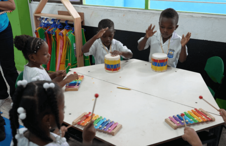 niños y niñas
