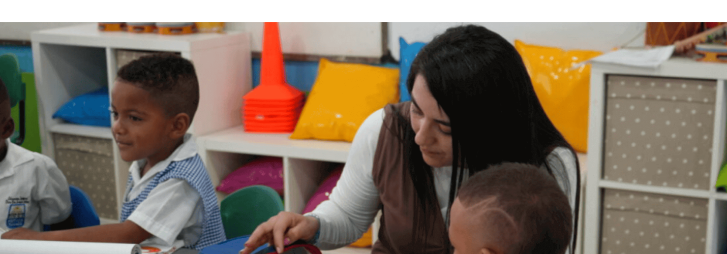 niño en la escuela
