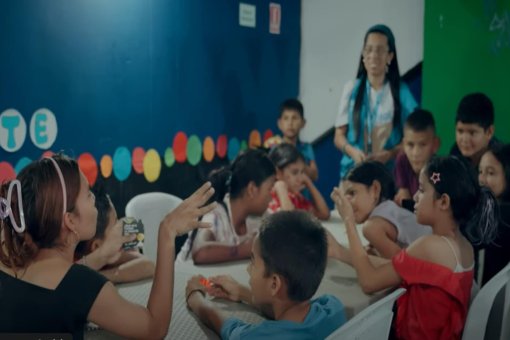 niños y niñas compartiendo